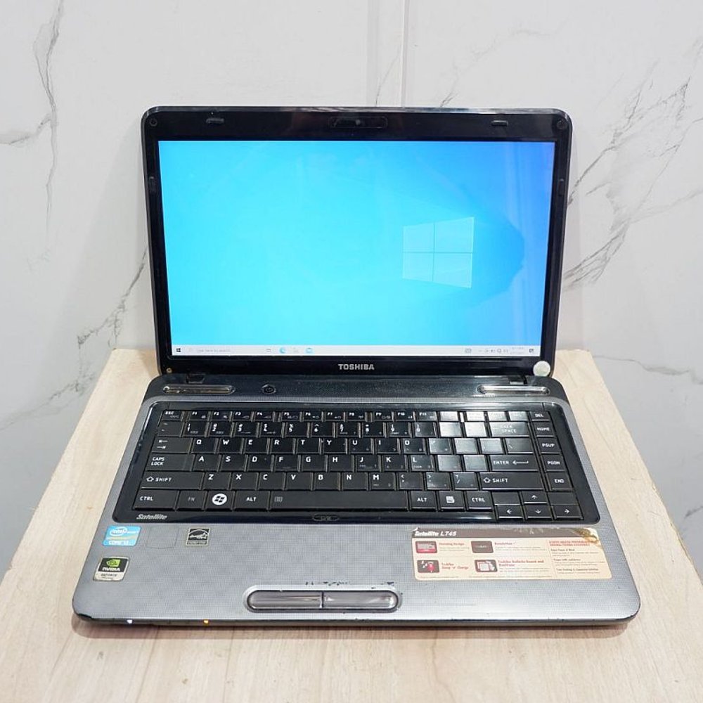 Laptop Toshiba Satellite L745 Intel Core i3-2310M Ram 4Gb Hdd 320Gb Laptop Clean Look Second Berkual