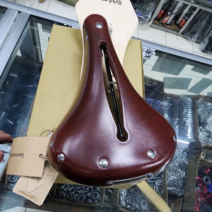 Sadel Gyes Kulit asli GS 025H bolong - Gyes taiwan