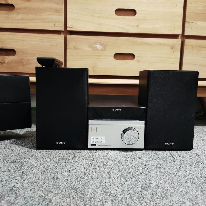 Sony Cmt-Sbt20 Micro Hi-Fi Component System Desain Retro & Elegan Kualitas Suara Jernih Bass Bulat