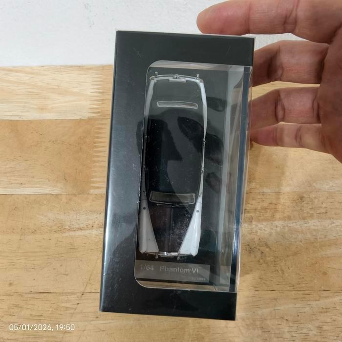 DCM ROLLS ROYCE PHANTOM VI WHITE BLACK DIECAST KOLEKSI MOBIL MAINAN MINI SCALE 1/64 DENGAN KOTAK