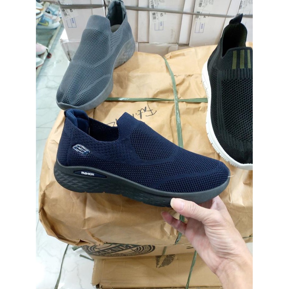 sepatu kanvas pria rajut sepatu pria sepatu tanpa tali hitam Sepatu Pria Sport men Sneakers sepatu