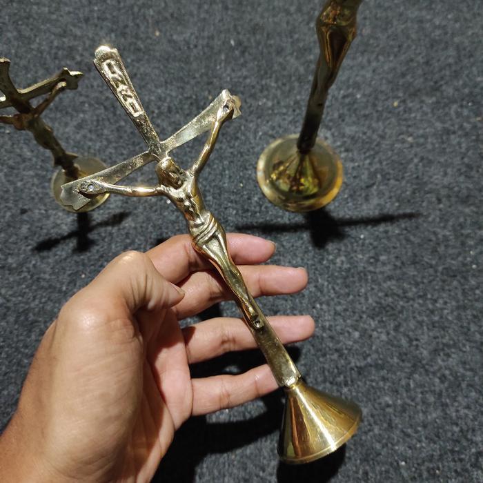 Salib yesus meja / salib duduk yesus / salip rohani kuningan