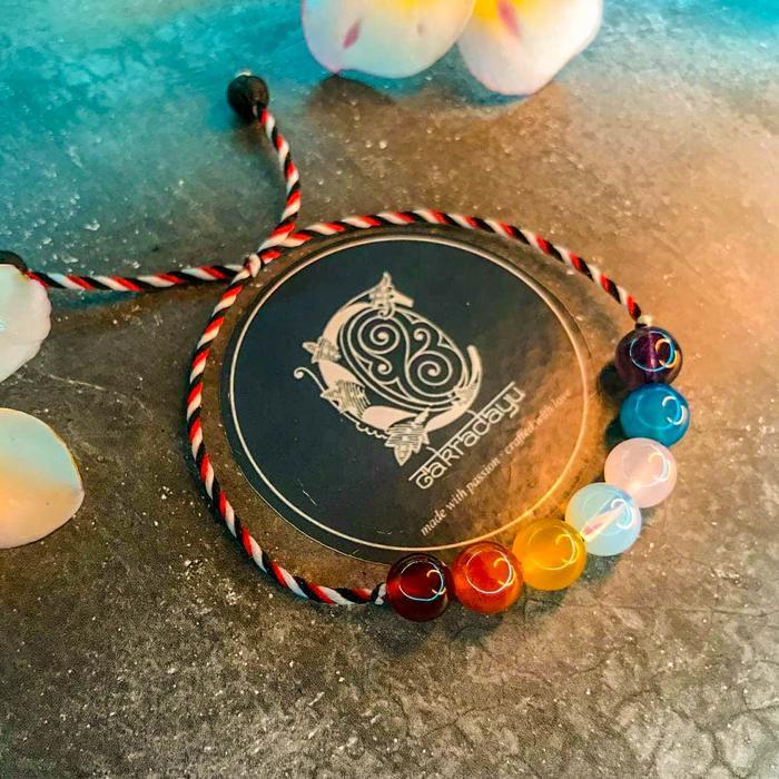 Virlokina- Gelang Tridatu Cakra 7 Batu Kristal - Energi Chakra Ketenangan Batin Terbaru 