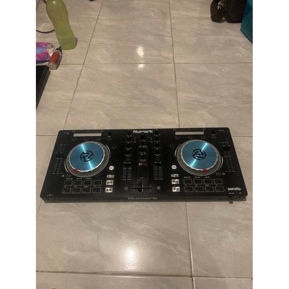 Numark Mixtrack Pro 3 Alat DJ Controller minus ada error suka pindah fader.