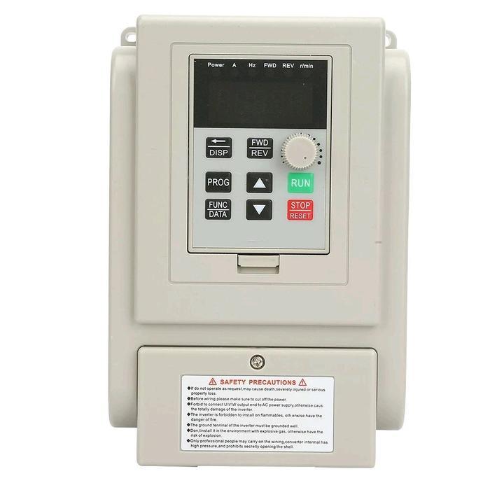 Inverter Frekuensi Variable AC220V. Inverter ini dapat di gunakan untuk 1 phase ke 3 phase maupun 1 