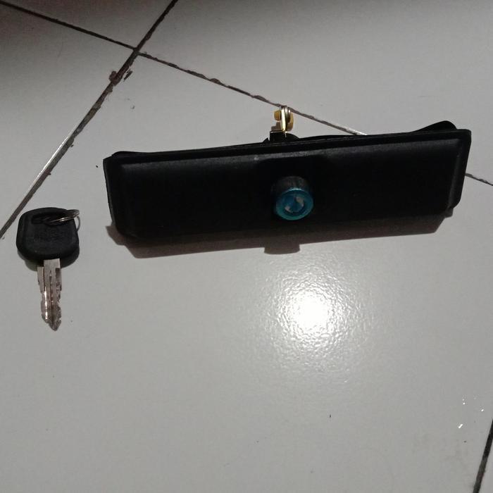 Handle Pintu Luar Bagasi Blk Isuzu Elf