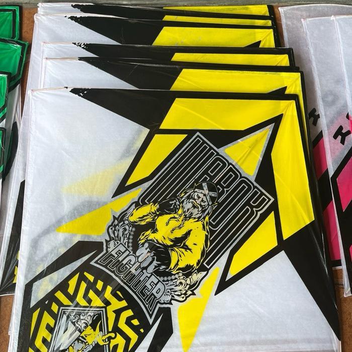 LAYANGAN SHUKOI WAROK MOTIF COMBAT/LAMA SUPER LILITAN SUPER APUS ISI 10