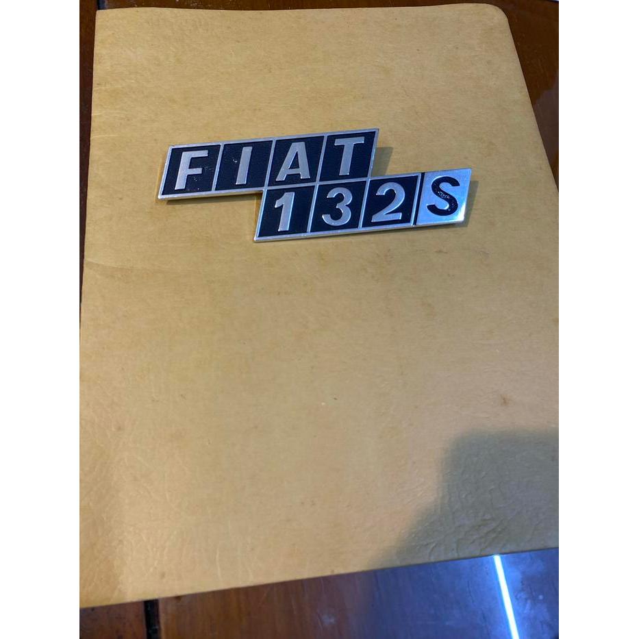 Emblem FIAT untuk mobil Fiat 132 S