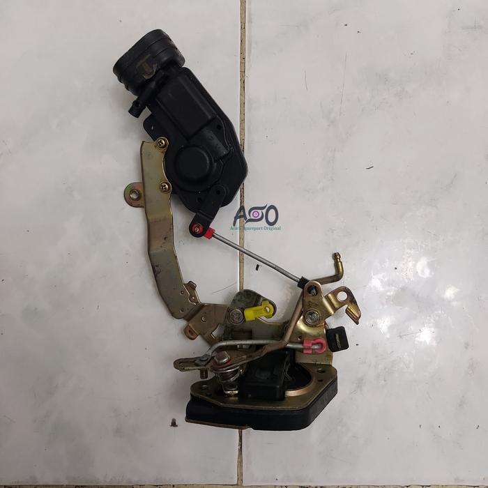 Baru Doorlock Door Lock Kunci Pintu Belakang Kiri Taruna 2003 Lelangan Ori Berquality