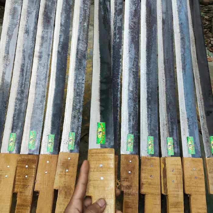 SALE parang alat menebas rumput pakis liar. ketebalan 1,5 mm panjang keseluruhan 100cm lebar 5cm.