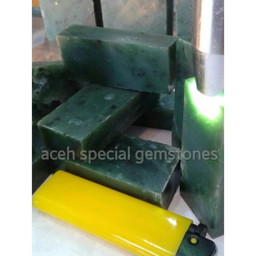 bongkahan batu giok nephrite super _ asli aceh _