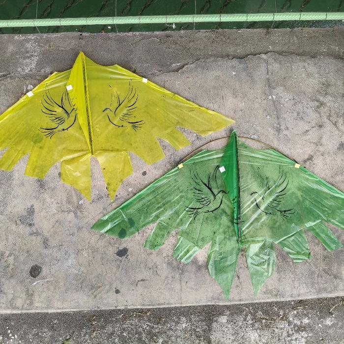 Layang layang plastik kelelawar 1pak isi 10pcs