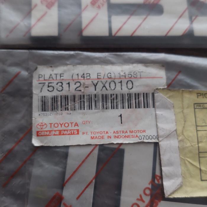 Emblem Toyota Dyna 115St Original