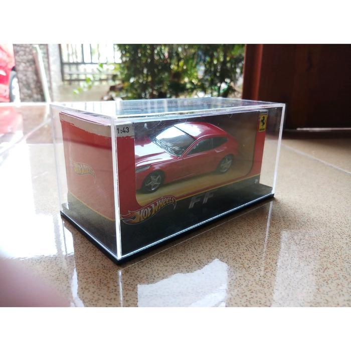 HOTWHEELS FERARI FF SKALA 43