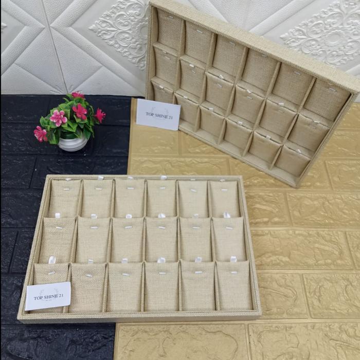 READY Tempat Display Kalung Liontin Toko Emas/Tempat Kalung Liontin Canvas