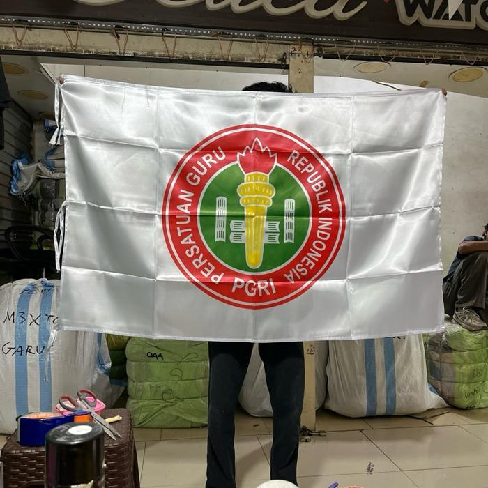 READY Bendera PGRI 90x135 cm sablon bahan satin