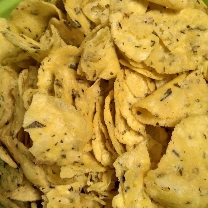 

New Comring Bawang 1kg / kecimpring singkong bawang daun Camilan Snack Makanan Keripik