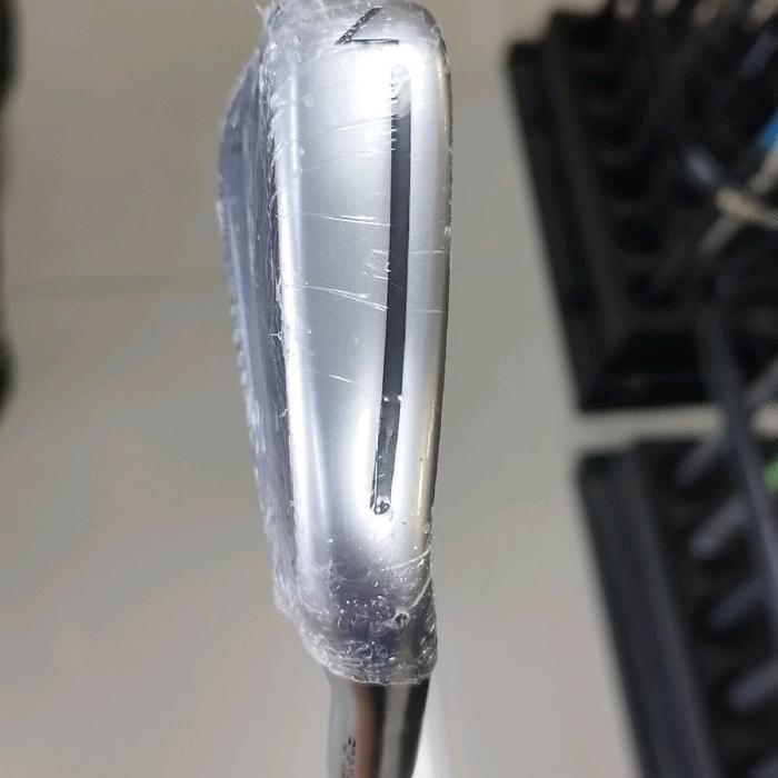 iron 7 new taylormade P770 (S200)