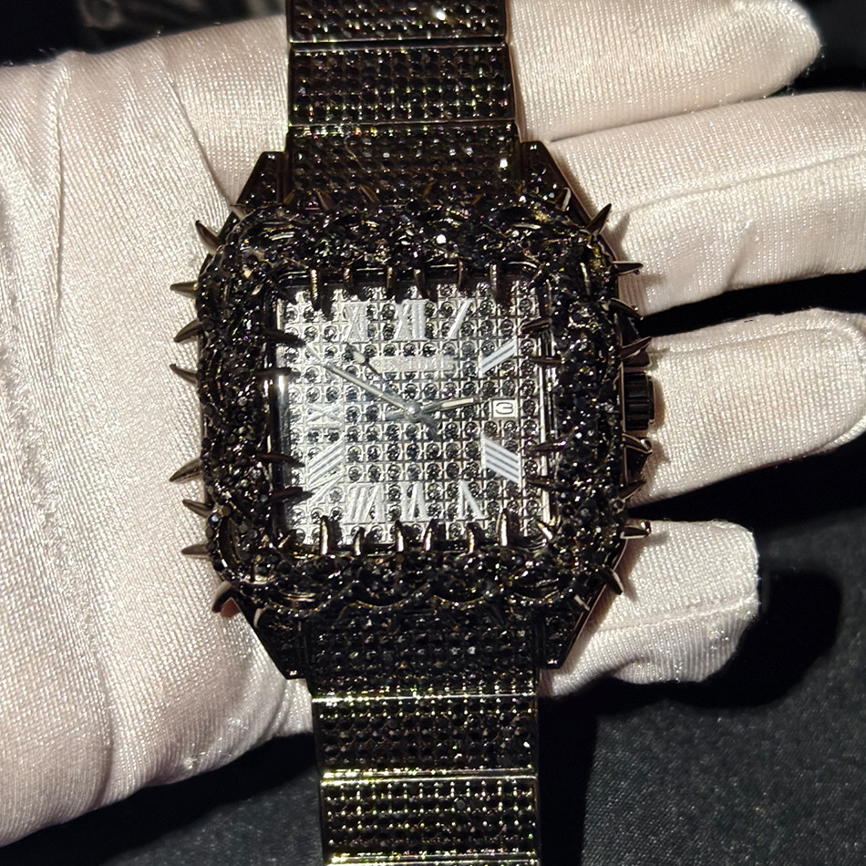 Shine Luxury Hip-Hop Diamond Watch with Emeralds for Men Replica Czech Stone Inlaid Waterproof Gold