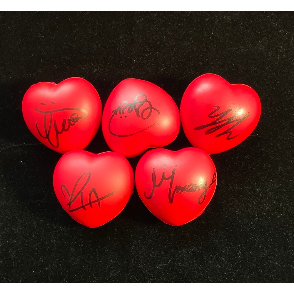 ITZY itzy Hand Signed Ball Autographed Heart Ball Concert Ball RED 2019