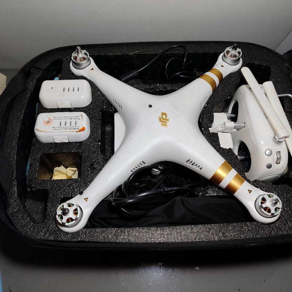 Drone DJI Phantom 3 Professional (W323) bekas untuk kanibal.