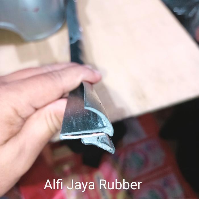 Pelipit Kaca Mobil Kijang Dan Universal