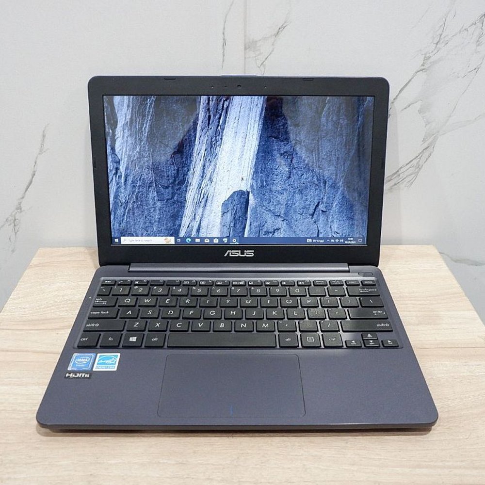 Laptop Asus E203MAH Intel Celeron N4000 Ram 4Gb Hdd 500Gb Cocok Untuk Belajar Harian Second Berkuali