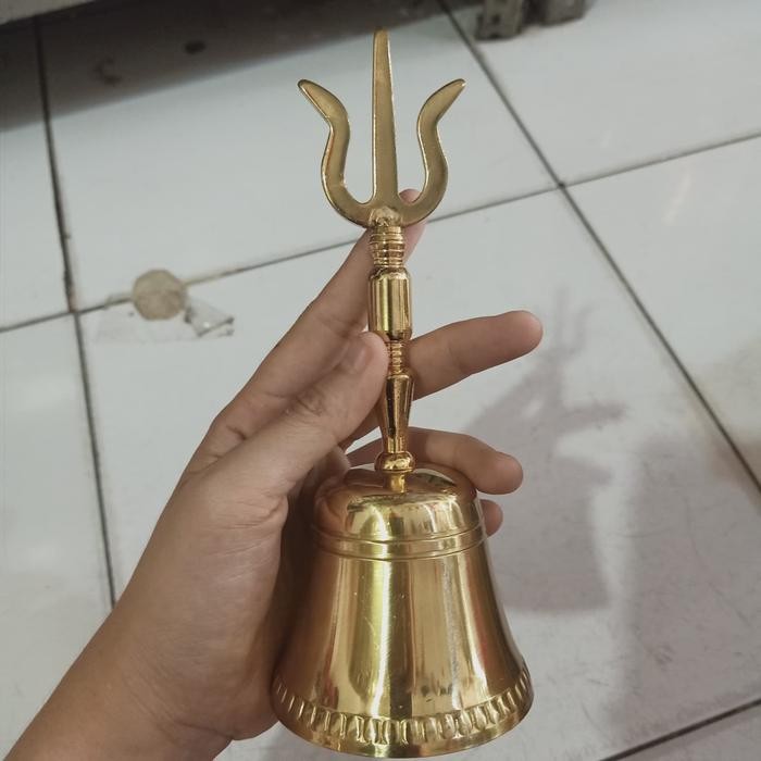 Lonceng Trisula Kuningan Puja