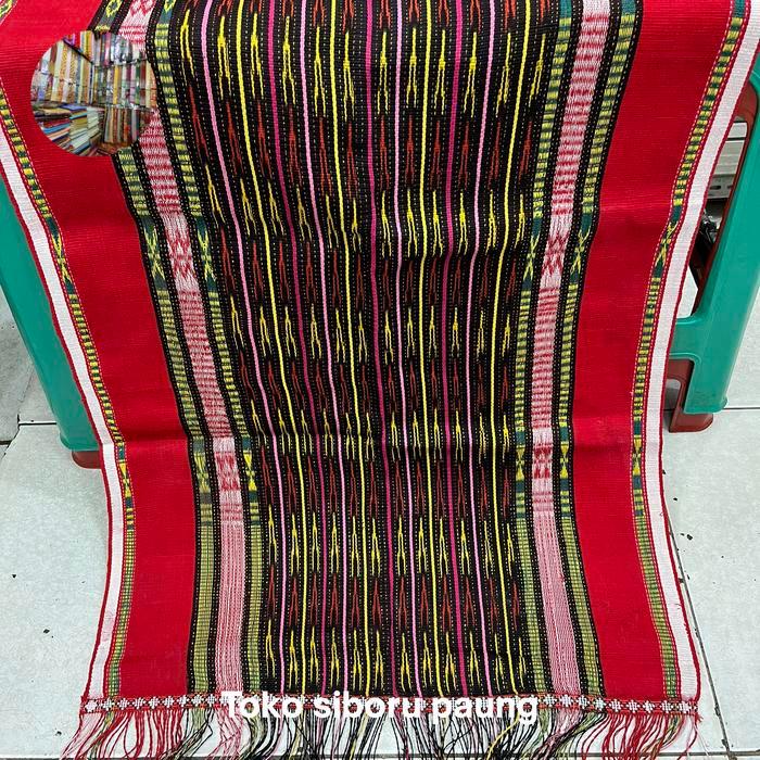 Uloa mangiring ulos parompa warna marun