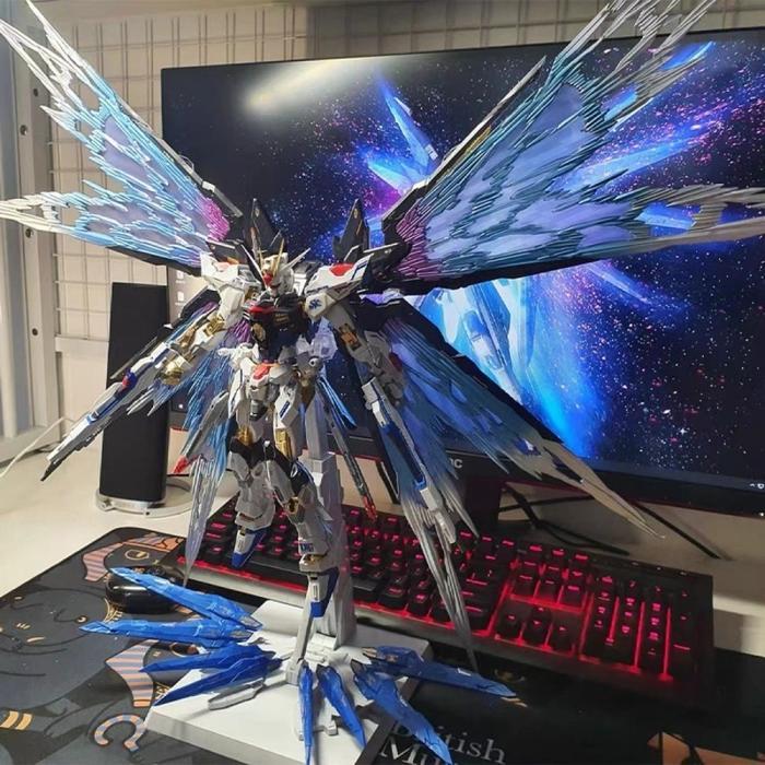Daban 8802 MG 1/100 Strike Freedom [+WOL & New Head New Molding] Plamo