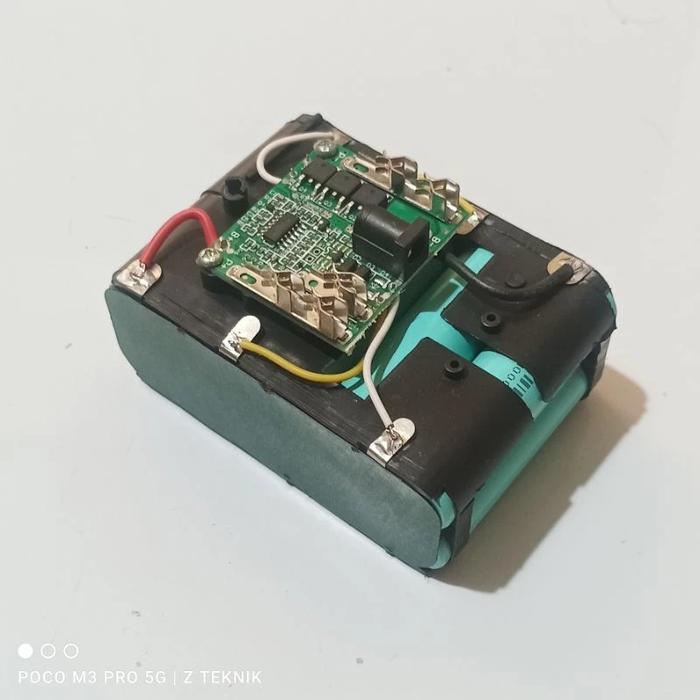 Refill Baterai Gerinda Cordless 21Volt Slot LXT Makita