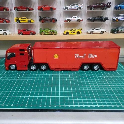 BURAGO SHELL TRUK HUELER FERRARI MERAH DENGAN LOGO V-POWER DAN HELIX UNTUK PENGGEMAR PERFORMA