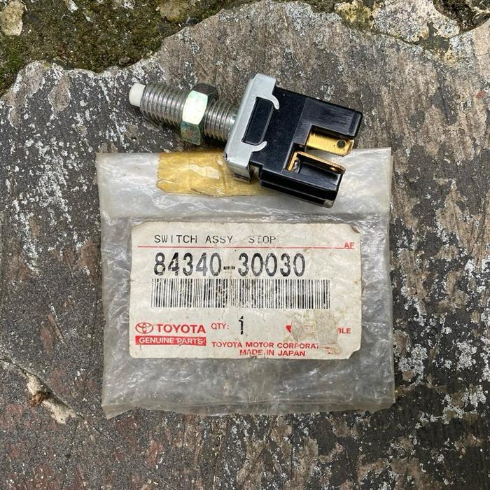 SWITCH ASSY STOP LAMP REM LAMPU STOPLAMP CROWN GS131 MS120 MS122 MS130 MS132 MS133 YS120 YS130 YS132