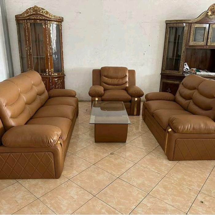Sofa Magnum Type 321 Dakron Kulit Sintetis Oscar dengan Desain Elegan dan Nyaman untuk Ruang Tamu An