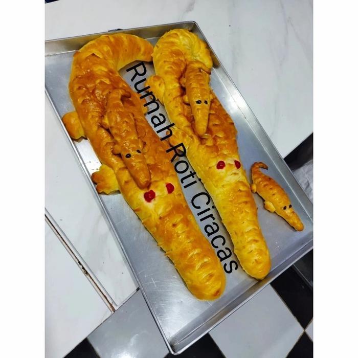 ROTI BUAYA SEPASANG ACARA ADAT PERNIKAHAN SESERAHAN CROCODILE BREAD