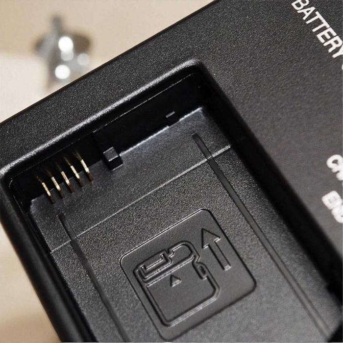 USEA Charger Baterai Kamera MH-24 for Nikon P7000, D3100, D3200, D5100, D5200, D5300, dan D5500 -