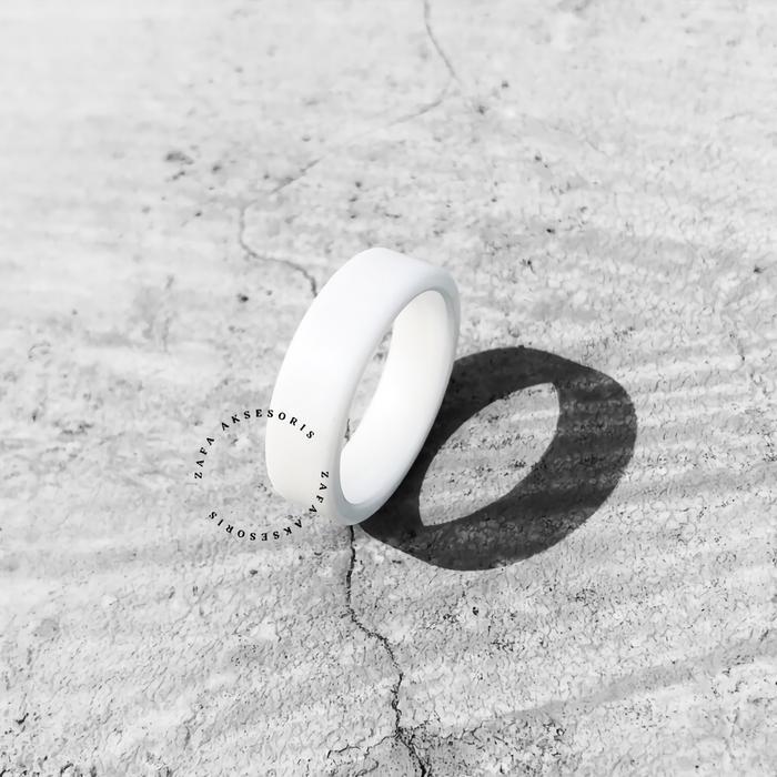 ys4k- Zafa Cincin Titanium Pria Wanita Hitam Putih Polos 6Mm - Porche