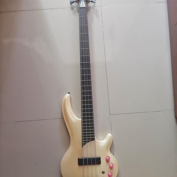 Gitar Bass Cort Curbow