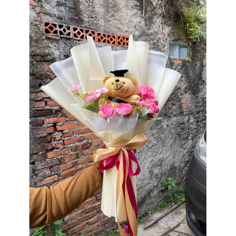 Buket Boneka Wisuda / Bucket Bunga Artificial Hadiah Wisuda Kado Cowok Cewek Skripsi Sidang