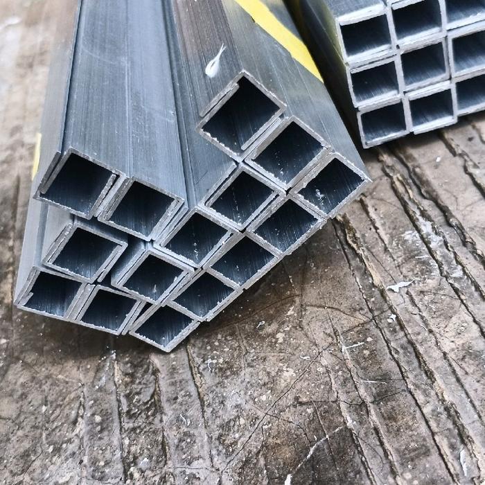 Lis U Aluminium 1CM Hitam 3meter