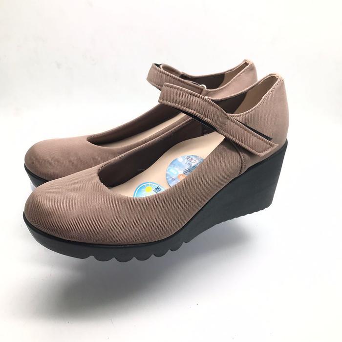 Menarik Sepatu First Contact Premium Terlariss 
