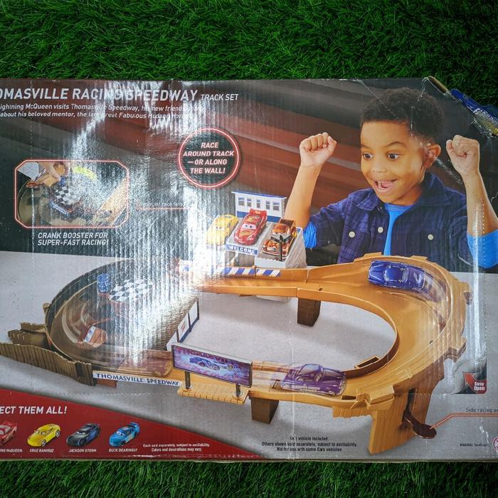 CARS 3 THOMASVILLE RACING SPEEDWAY TRACK SET