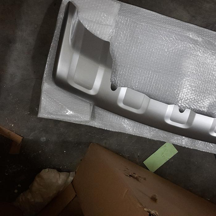 Spoiler Moulding Garnish Bemper Depan Tengah Pajero Sport 2009-2013