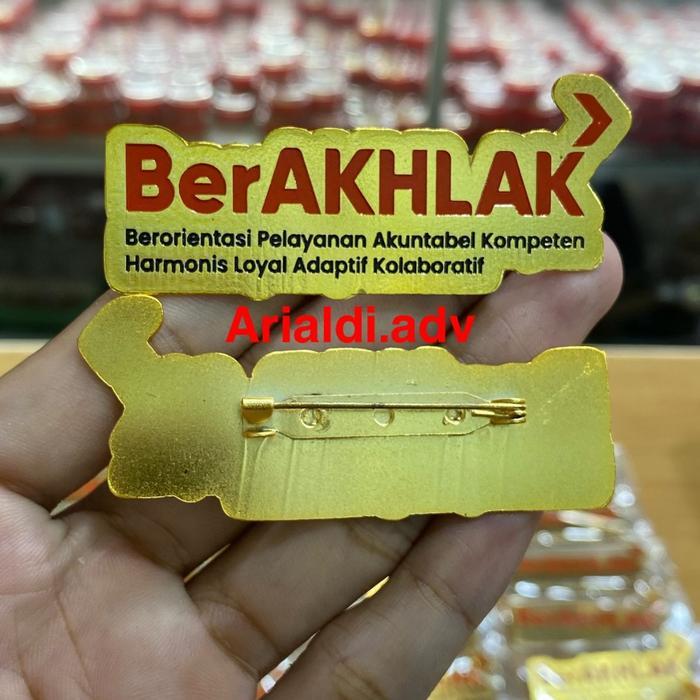 pin BerAKHLAK asn kuningan disepuh emas peniti pin berakhlak asn peniti