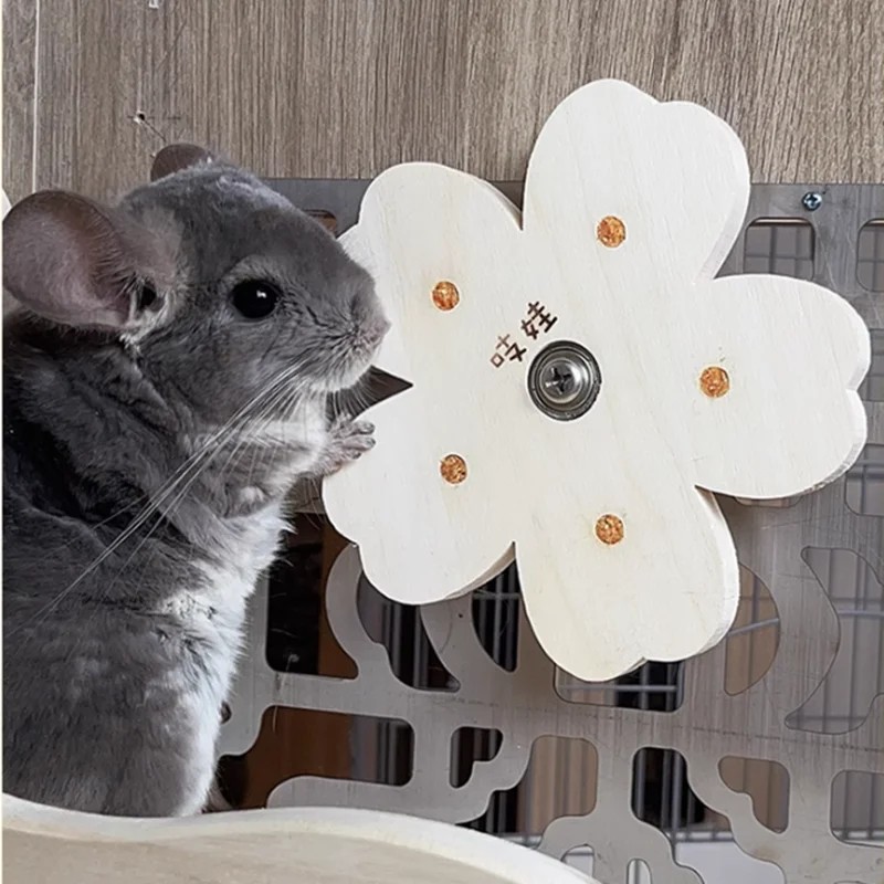 Small Animal Toys Guinea Pig Chinchilla Toys Natural Solid Wood Totoro Toys Chinchillas Accessories 