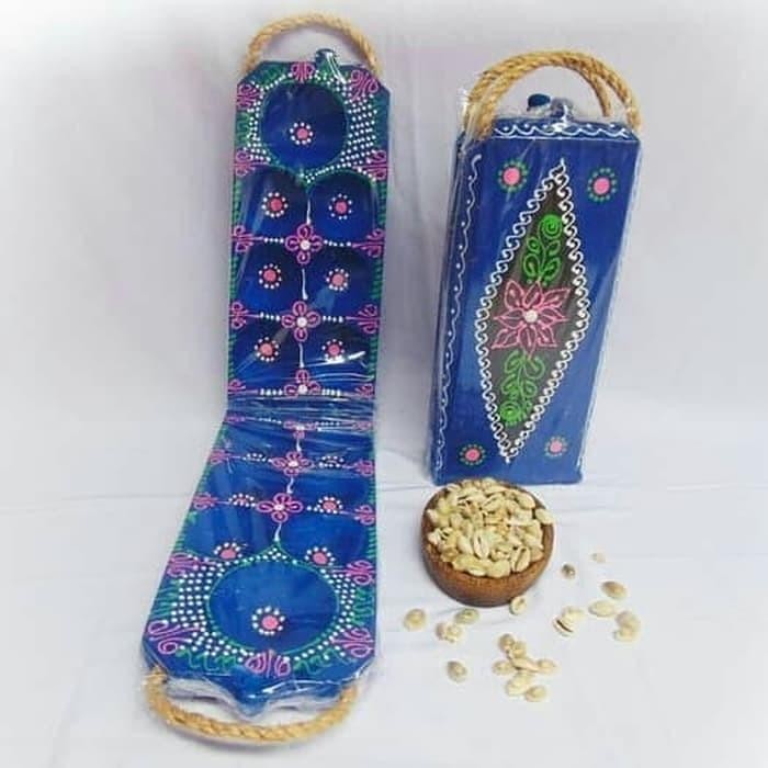 Mainan Anak Tradisional Congklak Kayu Lipat Dan Motif Biji Dari Kerang