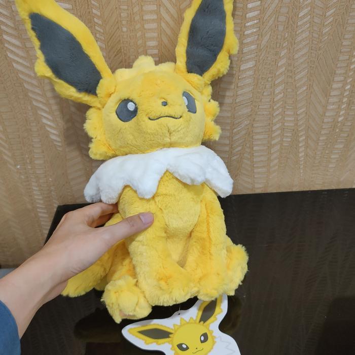 READY ORINAL Pokemon Center Fluffy Hugging Boneka Jolteon Plush Eevee Toy