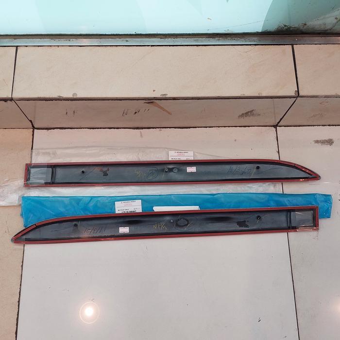 Moulding List Body Belakang Asli Mitsubishi Pajero Sport