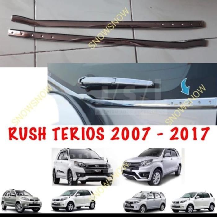 Lis Kaca Belakang Warna Chrome Mobil Rush Terios Lama 2007-2017