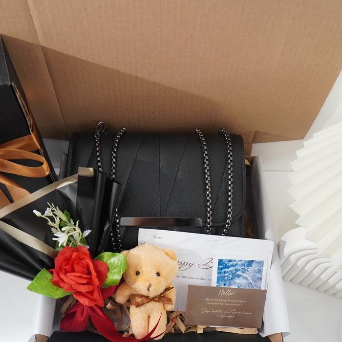 KADO HAMPERS GIFT BOX HADIAH ULANG TAHUN CEWEK WANITA PEREMPUAN TAS DAN HADIAH PESTA KADO WISUDA